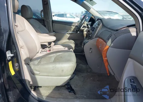 2010 Toyota Sienna Le z USA, uszkodzony, nr VIN 5TDKK4CC8AS337708